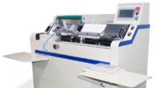 سير عمل آلة تجليد اللفائف البلاستيكية الحلزونية